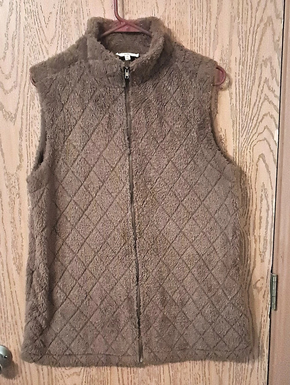 Easel 15Women's Quilted Fleece Vest in Brown Size Medium